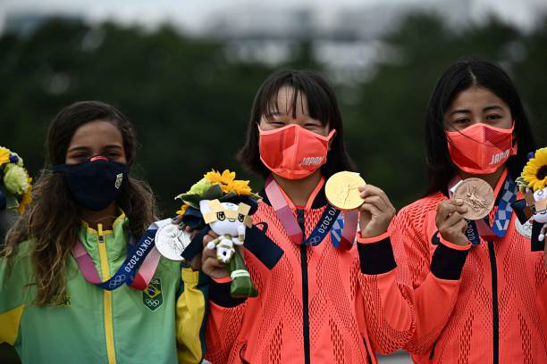 Olympic Tokyo | Nhà vô địch 13 tuổi đi vào lịch sử Nhật Bản - Ảnh 2.