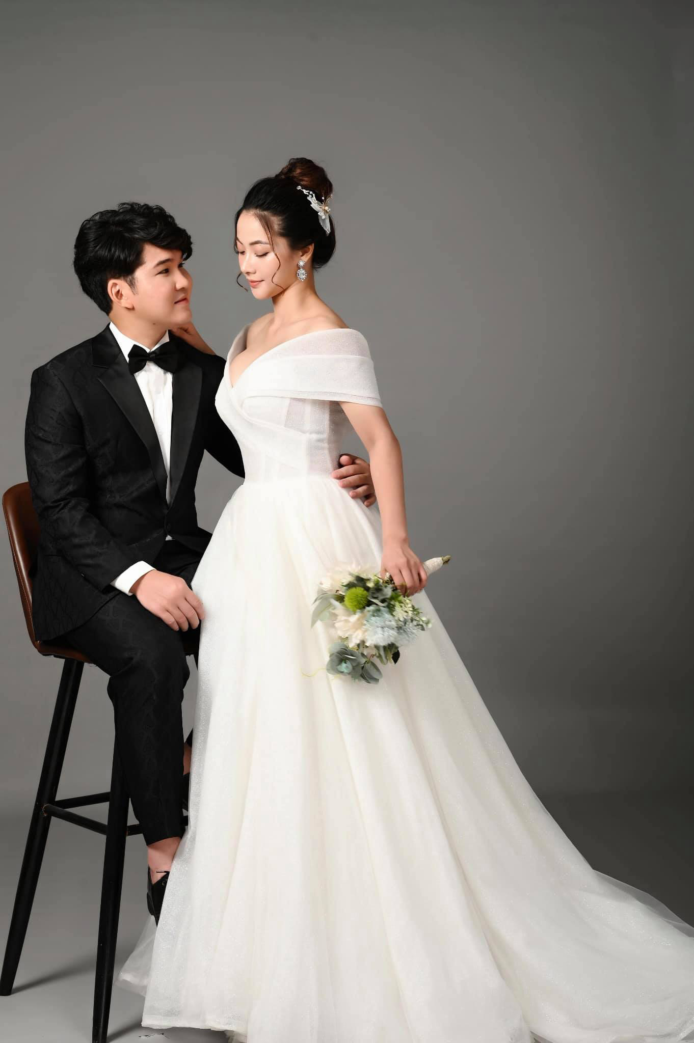 Ảnh cưới t&igrave;nh bể b&igrave;nh của cặp đ&ocirc;i N&uacute;i - Hoa trong M&ugrave;a hoa t&igrave;m lại - Ảnh 5.