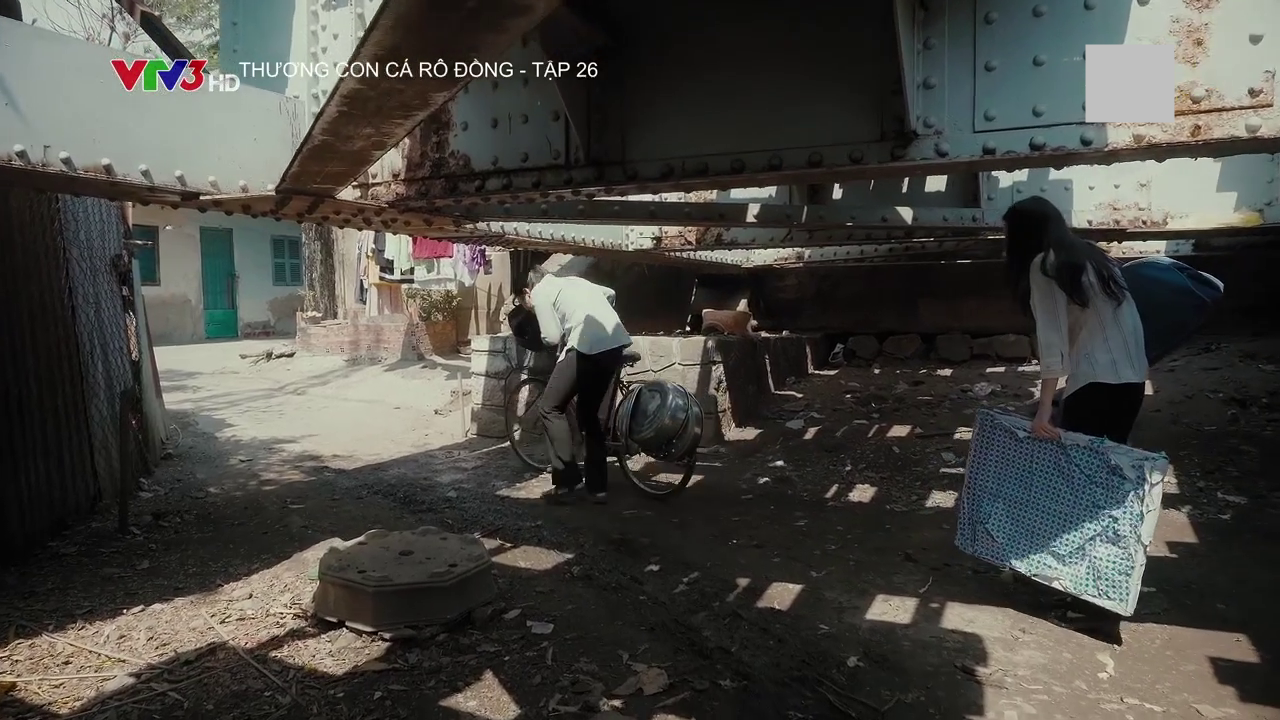 Thương con cá rô đồng - Tập 26: Chị em Thương chính thức khăn gói lên Sài Gòn - Ảnh 1. Thương con cá rô đồng - Tập 26: Chị em Thương chính thức khăn gói lên Sài Gòn - Ảnh 1.