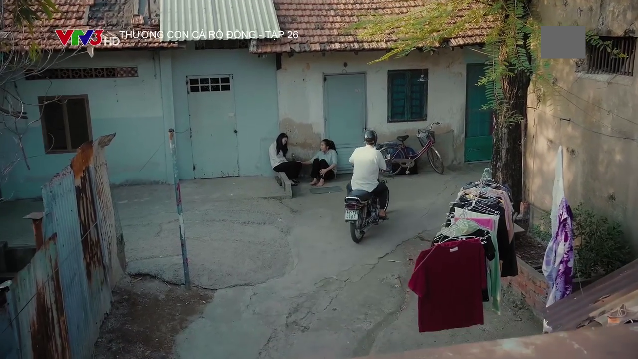 Thương con cá rô đồng - Tập 26: Chị em Thương chính thức khăn gói lên Sài Gòn - Ảnh 4. Thương con cá rô đồng - Tập 26: Chị em Thương chính thức khăn gói lên Sài Gòn - Ảnh 4.