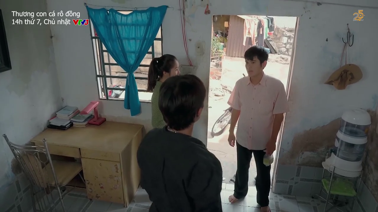 Thương con c&aacute; r&ocirc; đồng - Tập 32: Vừa đ&aacute; &Uacute;t L&agrave;nh, Khang lại giở tr&ograve; h&egrave;n để l&ecirc;n giường với Quỳnh - Ảnh 5.