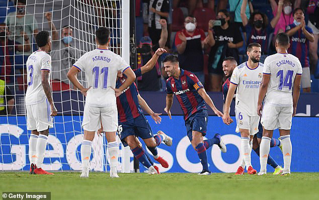 Real Madrid hòa nhọc nhằn 3-3 trước Levante - Ảnh 3.