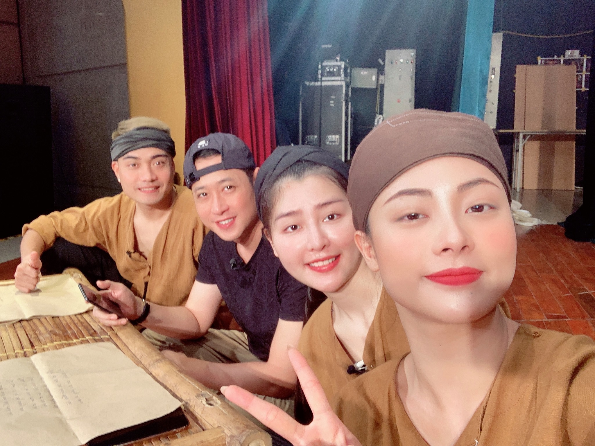 Nhan sắc hai c&ocirc; con g&aacute;i đỏng đảnh kh&oacute; bảo trong Ng&agrave;y mai b&igrave;nh y&ecirc;n - Ảnh 19.