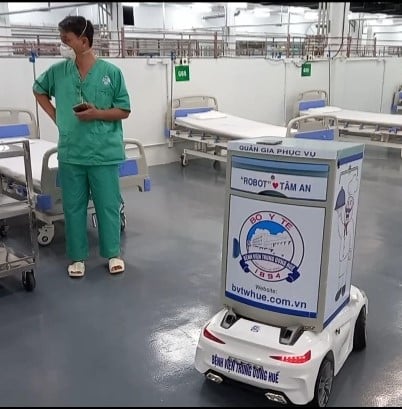 Bệnh viện Trung ương Huế đưa robot vào điều trị bệnh nhân COVID-19 ở Trung tâm Hồi sức tích cực tại TP. Hồ Chí Minh - Ảnh 3.