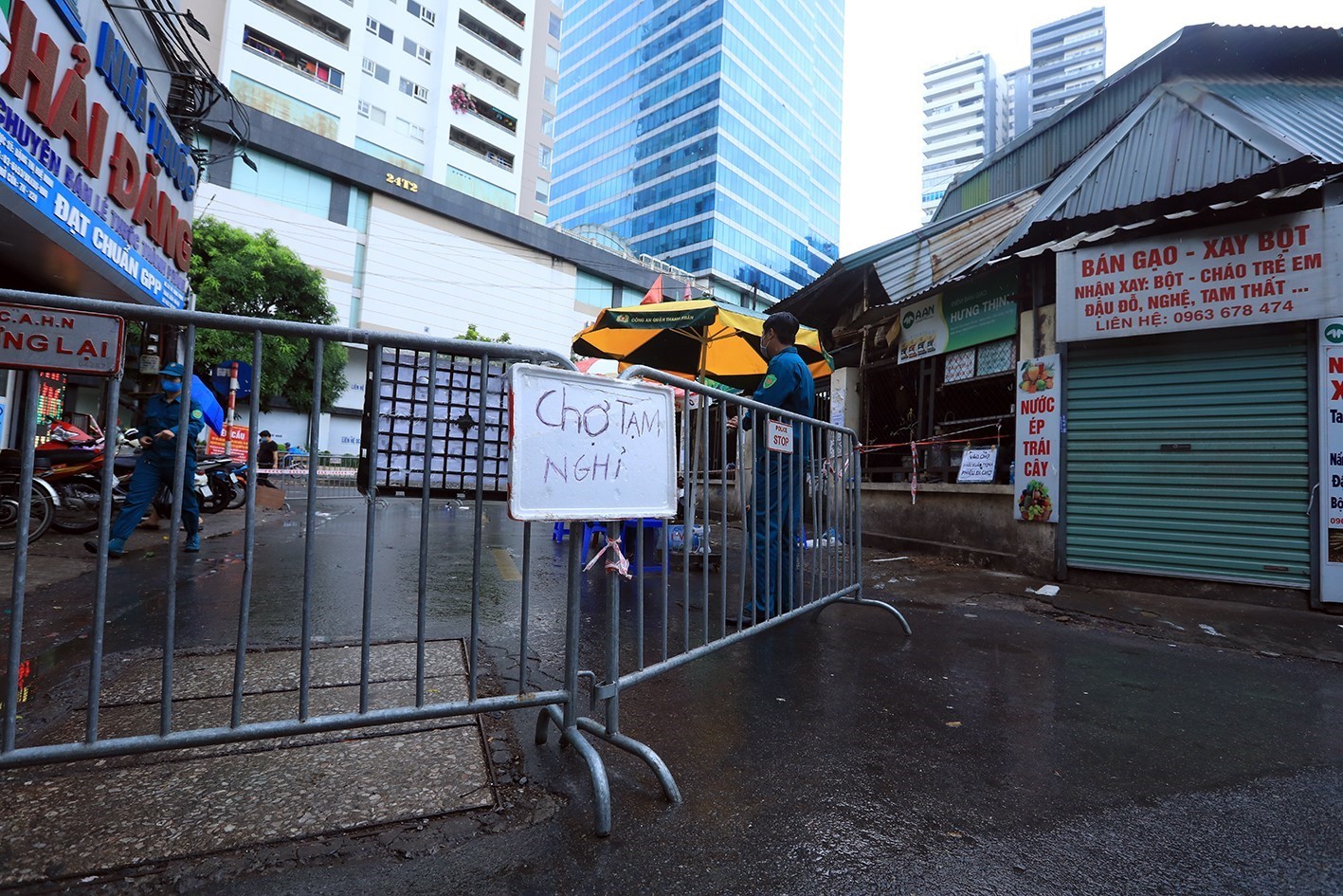 Hà Nội: Quận Thanh Xuân tạm dừng hoạt động chợ Nhân Chính - Ảnh 1. Hà Nội: Quận Thanh Xuân tạm dừng hoạt động chợ Nhân Chính - Ảnh 1.