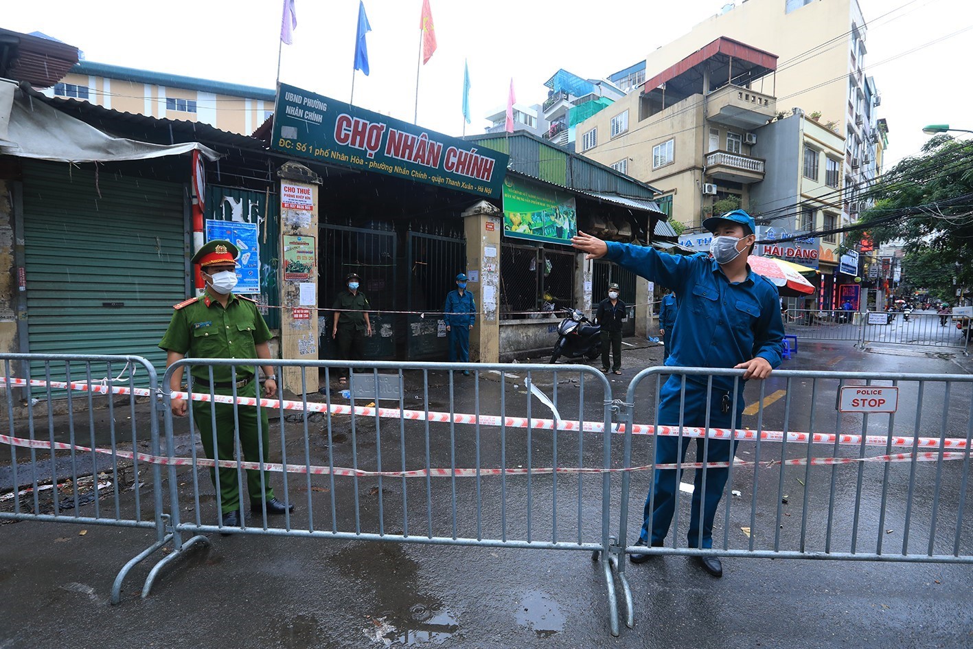 Hà Nội: Quận Thanh Xuân tạm dừng hoạt động chợ Nhân Chính - Ảnh 6. Hà Nội: Quận Thanh Xuân tạm dừng hoạt động chợ Nhân Chính - Ảnh 6.