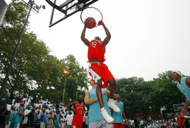 NBA cùng thành phố New York cải tạo sân bóng rổ Rucker Park - Ảnh 1.