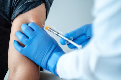 Mũi tiêm vaccine COVID-19 thứ 3 có tác dụng như thế nào? - Ảnh 2.