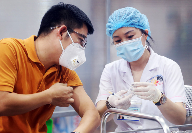 Hà Nội: Trưng dụng Nhà thi đấu Trịnh Hoài Đức thành nơi tiêm vaccine phòng COVID-19 - Ảnh 5.