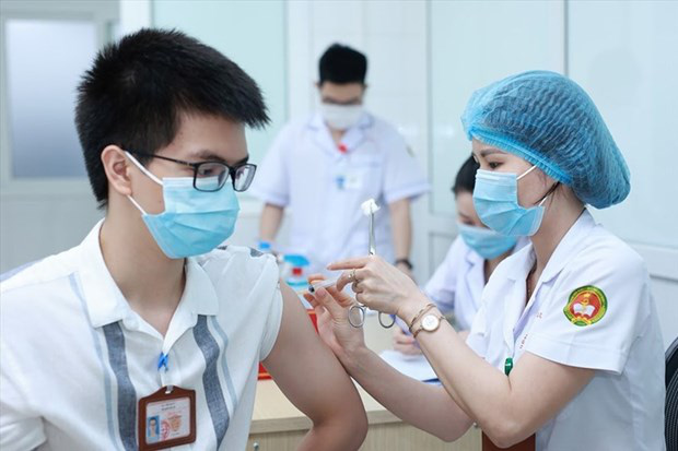
Volunteer gets jab of homegrown vaccine (Photo: VNA)
