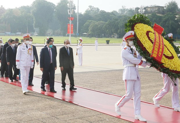 Lãnh đạo Đảng, Nhà nước vào Lăng viếng Chủ tịch Hồ Chí Minh nhân kỷ niệm 76 năm Quốc khánh 2/9 - Ảnh 1.