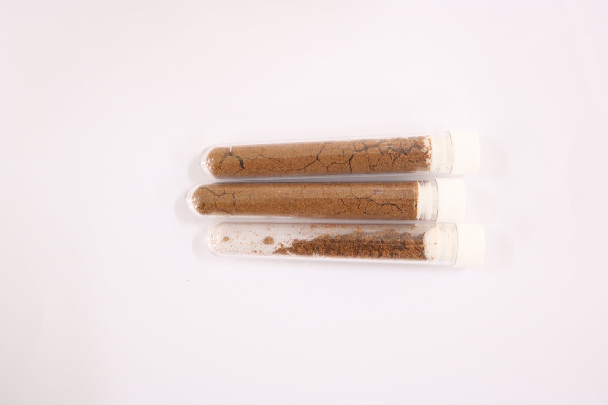 Giả danh trung tướng qu&acirc;n đội ti&ecirc;u thụ thuốc được cho l&agrave; chữa COVID-19 - Ảnh 1.