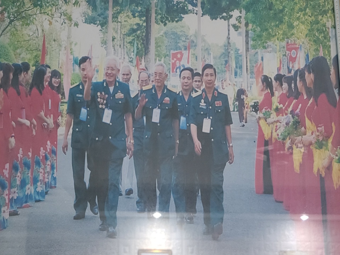 Giả danh trung tướng qu&acirc;n đội ti&ecirc;u thụ thuốc được cho l&agrave; chữa COVID-19 - Ảnh 8.