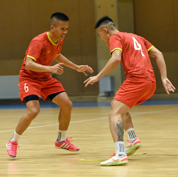 ĐT futsal Việt Nam hưng phấn trước trận gặp ĐT futsal Brazil - Ảnh 2.