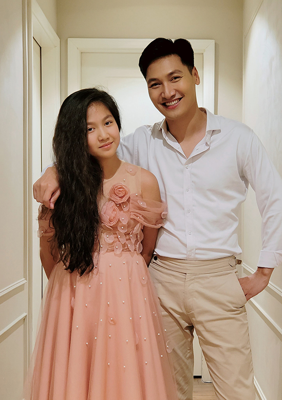 Mạnh Trường khoe con gái 12 tuổi xinh đẹp, ra dáng thiếu nữ - Ảnh 1.