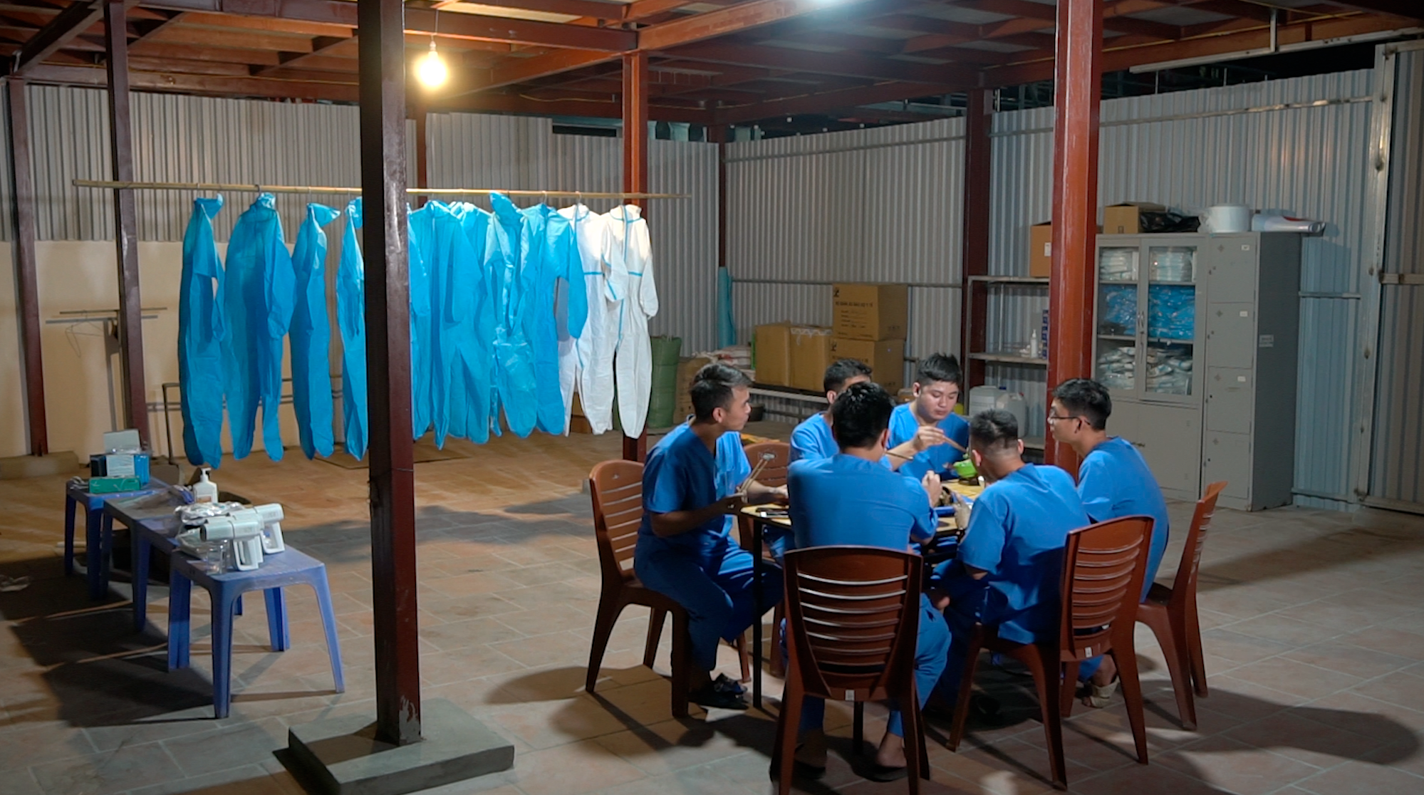 Việc tử tế tháng 9: Những con thoi nơi tâm dịch - Ảnh 7. Việc tử tế tháng 9: Những con thoi nơi tâm dịch - Ảnh 7.