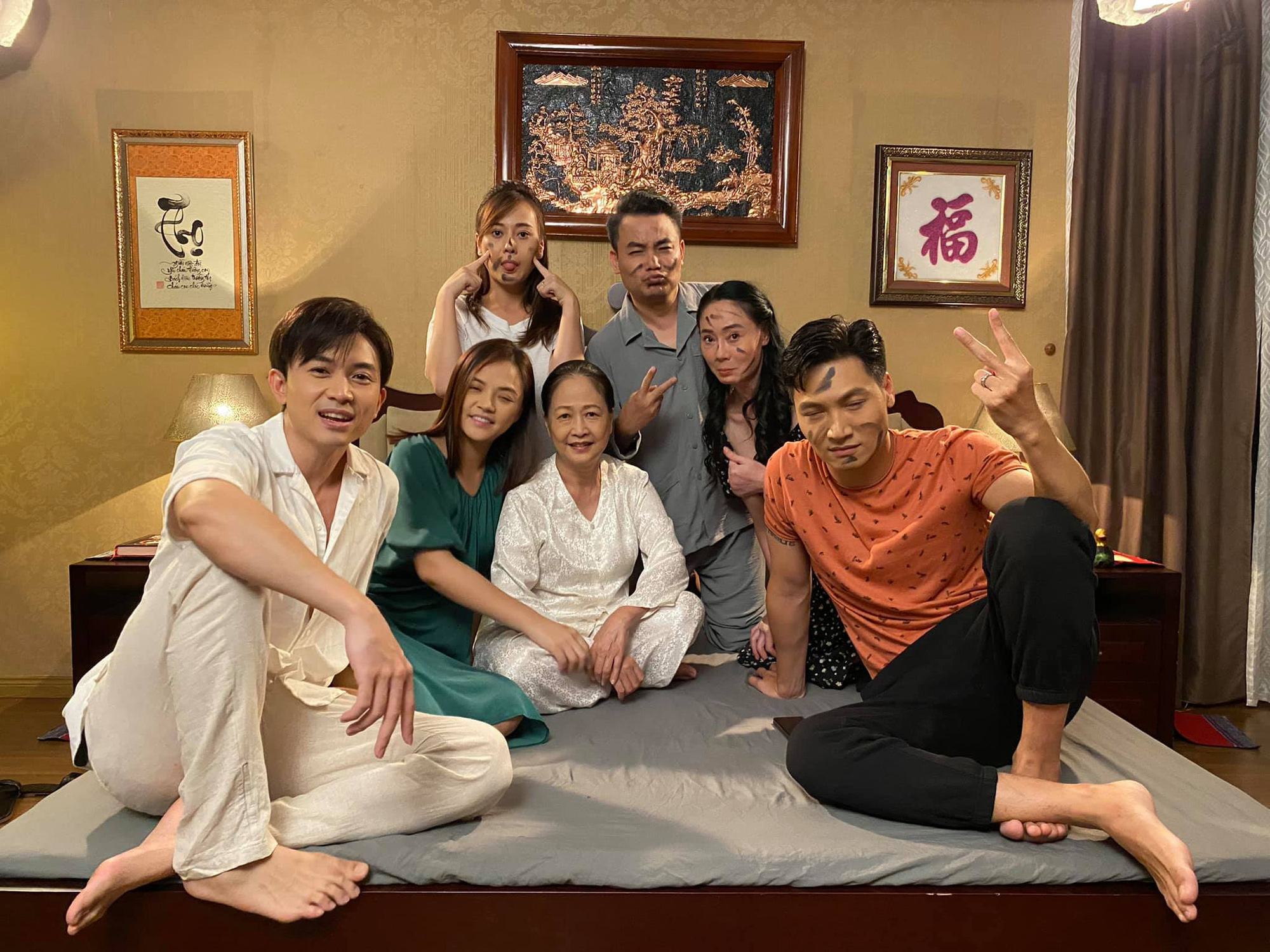 Hương vị t&igrave;nh th&acirc;n: &Ocirc;ng Khang bất ngờ uốn &eacute;o, điệu đ&agrave; th&agrave;nh c&acirc;y h&agrave;i - Ảnh 7.