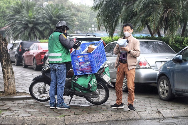 Hàng trăm nghìn đơn hàng được giao sau khi shipper tự xét nghiệm - Ảnh 1.