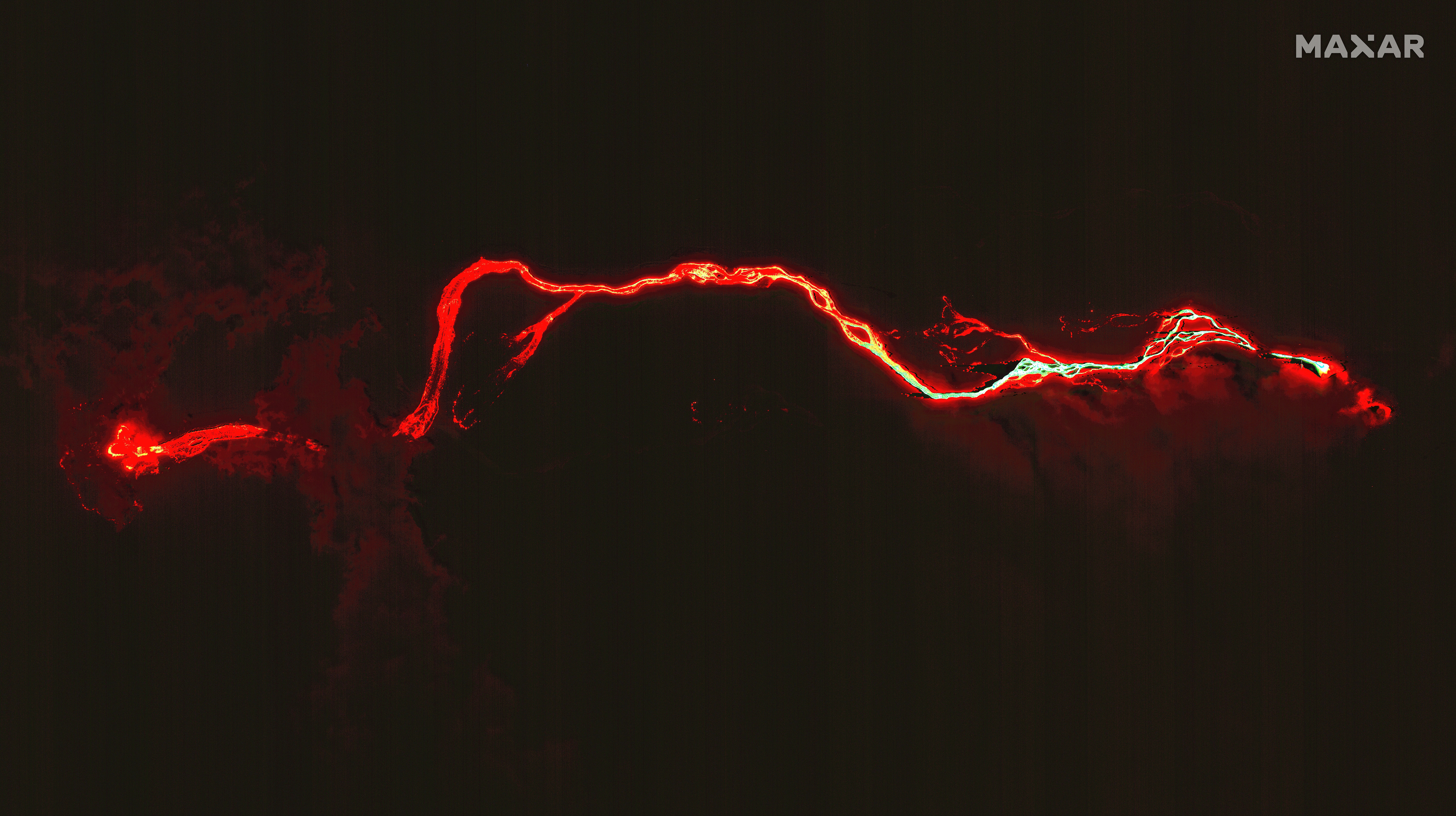 N&uacute;i lửa La Palma phun tr&agrave;o, những đ&aacute;m hơi nước đầy axit bốc l&ecirc;n khi dung nham tr&agrave;n ra biển - Ảnh 1.