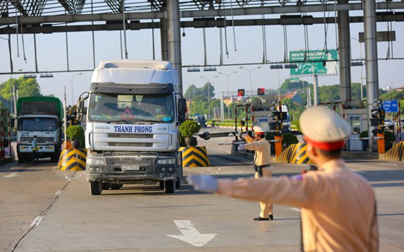 Giải quyết dứt điểm ùn tắc vận chuyển hàng hóa, ưu tiên hàng nông sản - Ảnh 1. Giải quyết dứt điểm ùn tắc vận chuyển hàng hóa, ưu tiên hàng nông sản - Ảnh 1.