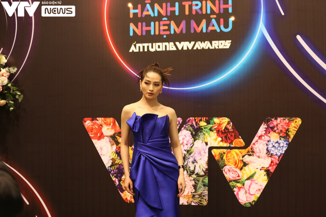 VTV Awards 2021: Dàn diễn viên, MC hot đổ bộ thảm đỏ - Ảnh 10. VTV Awards 2021: Dàn diễn viên, MC hot đổ bộ thảm đỏ - Ảnh 10.