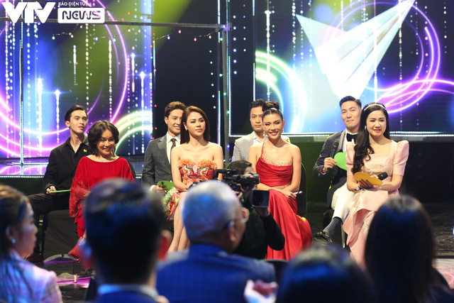 VTV Awards 2021: Hồng Diễm lần thứ 2 liên tiếp giành giải Diễn viên nữ ấn tượng - Ảnh 1.