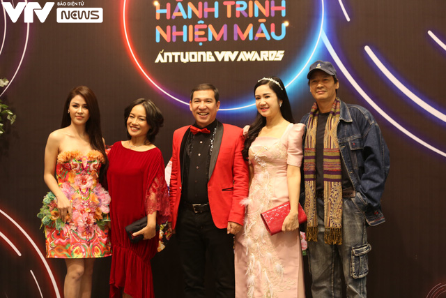 VTV Awards 2021: Dàn diễn viên, MC hot đổ bộ thảm đỏ - Ảnh 3. VTV Awards 2021: Dàn diễn viên, MC hot đổ bộ thảm đỏ - Ảnh 3.