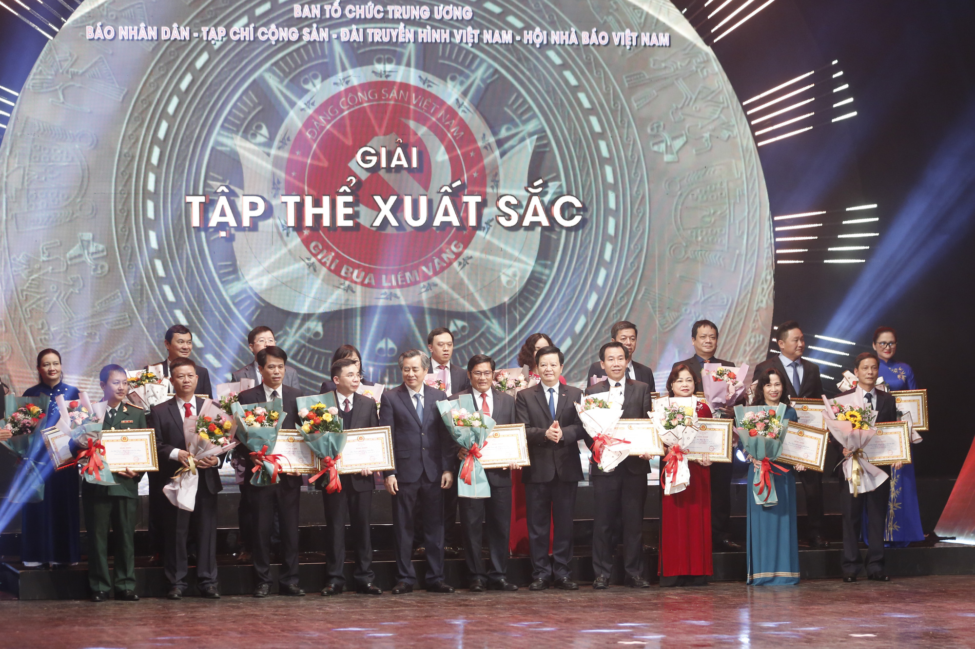 Danh sách các tác giả, tác phẩm đoạt giải Búa liềm vàng năm 2021 - Ảnh 6. Danh sách các tác giả, tác phẩm đoạt giải Búa liềm vàng năm 2021 - Ảnh 6.