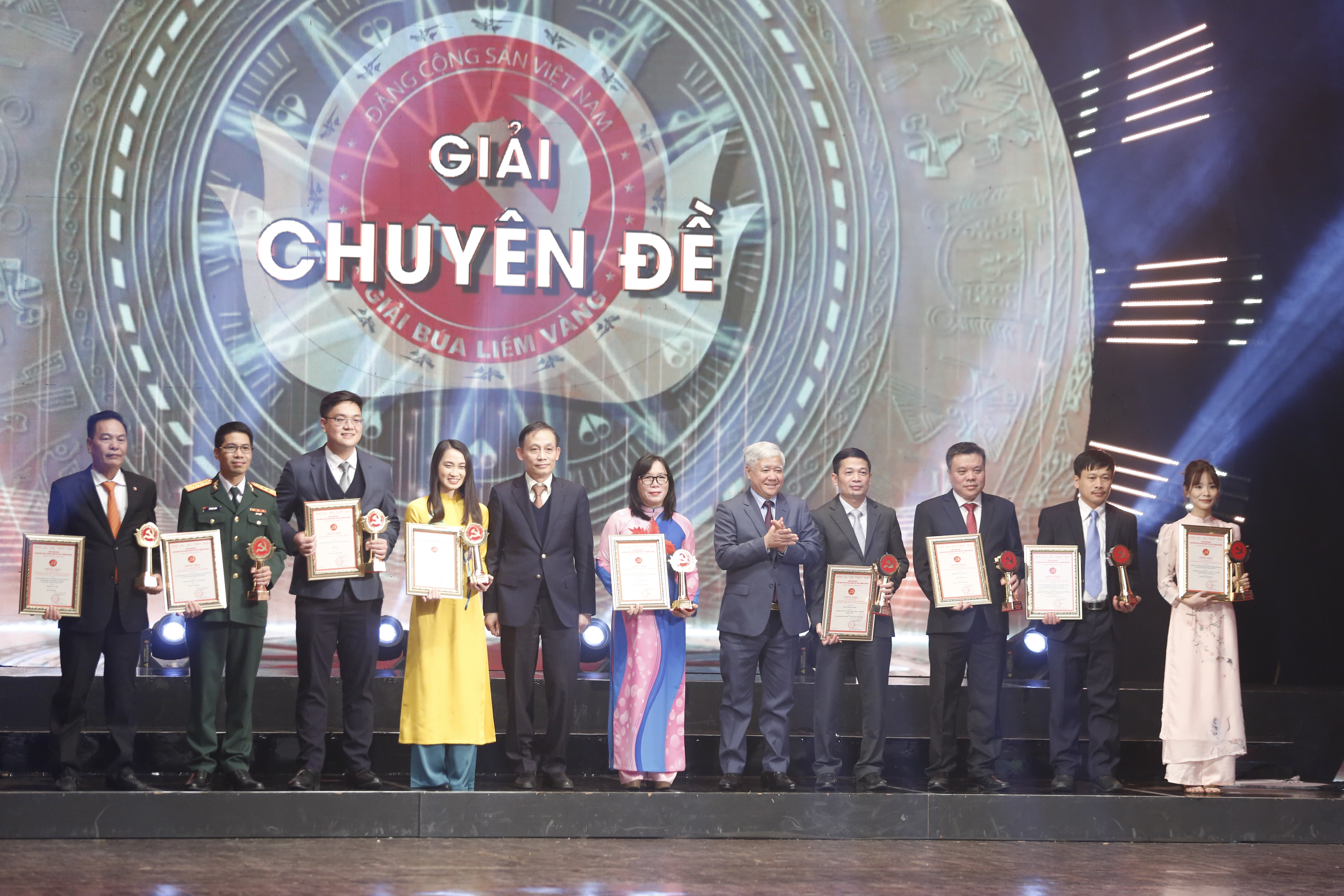 Danh sách các tác giả, tác phẩm đoạt giải Búa liềm vàng năm 2021 - Ảnh 5. Danh sách các tác giả, tác phẩm đoạt giải Búa liềm vàng năm 2021 - Ảnh 5.