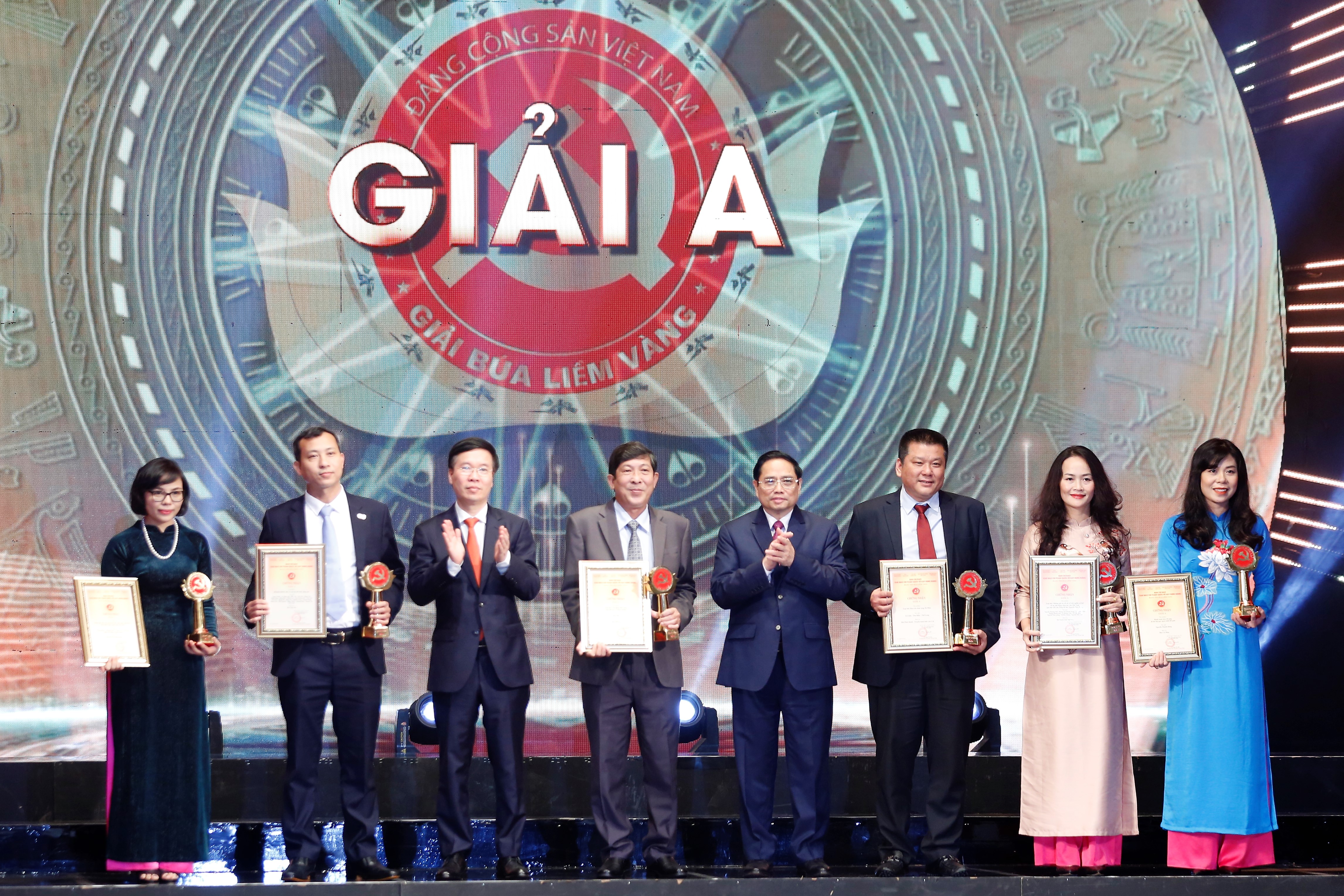 Danh sách các tác giả, tác phẩm đoạt giải Búa liềm vàng năm 2021 - Ảnh 1. Danh sách các tác giả, tác phẩm đoạt giải Búa liềm vàng năm 2021 - Ảnh 1.