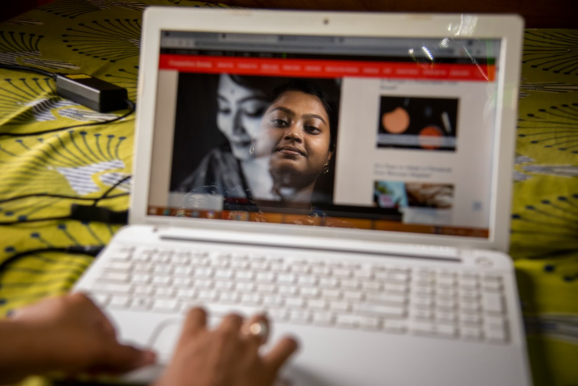 Chứng cuồng da trắng đang đẩy phụ nữ Ấn Độ v&agrave;o nguy hiểm - Ảnh 1.