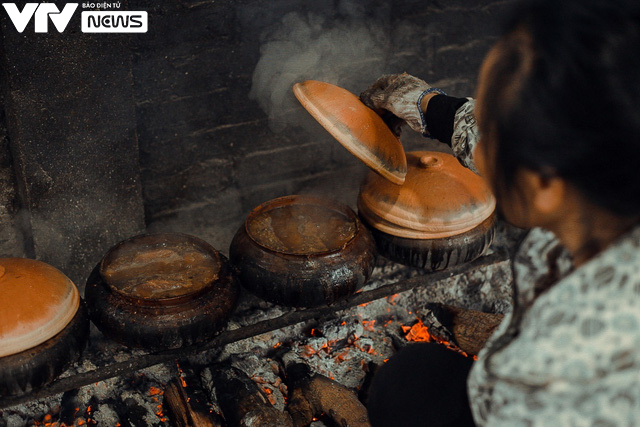C&aacute; kho ni&ecirc;u đất l&agrave;ng Vũ Đại &ldquo;rực lửa&rdquo; th&acirc;u đ&ecirc;m đ&oacute;n Tết Nguy&ecirc;n đ&aacute;n - Ảnh 11.