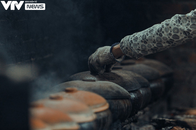 C&aacute; kho ni&ecirc;u đất l&agrave;ng Vũ Đại &ldquo;rực lửa&rdquo; th&acirc;u đ&ecirc;m đ&oacute;n Tết Nguy&ecirc;n đ&aacute;n - Ảnh 17.