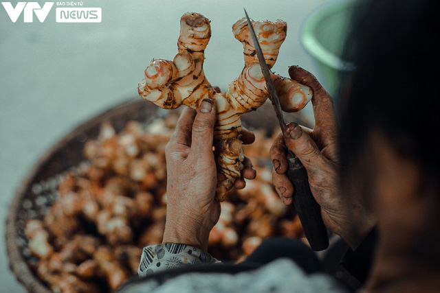 C&aacute; kho ni&ecirc;u đất l&agrave;ng Vũ Đại &ldquo;rực lửa&rdquo; th&acirc;u đ&ecirc;m đ&oacute;n Tết Nguy&ecirc;n đ&aacute;n - Ảnh 9.