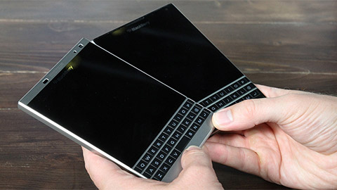 Những điện thoại nào của BlackBerry sẽ thành cục gạch từ hôm nay? - Ảnh 1.