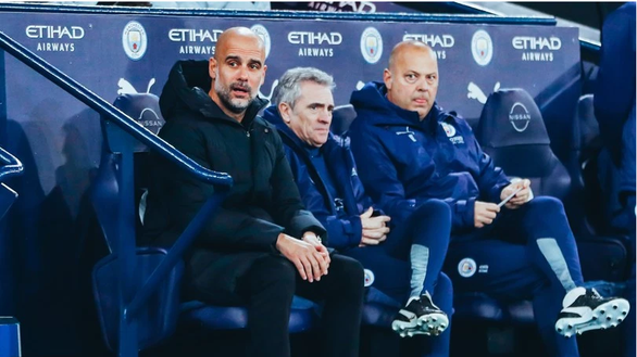 Pep Guardiola mắc COVID-19, Man City có 21 thành viên bị cách ly - Ảnh 1.