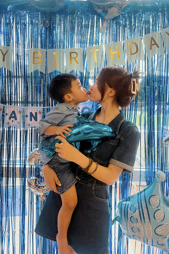 Sao Việt ngày 10/10: Dàn sao tưng bừng dự đám cưới Diệu Nhi - Anh Tú - Ảnh 3. Sao Việt ngày 10/10: Dàn sao tưng bừng dự đám cưới Diệu Nhi - Anh Tú - Ảnh 3.