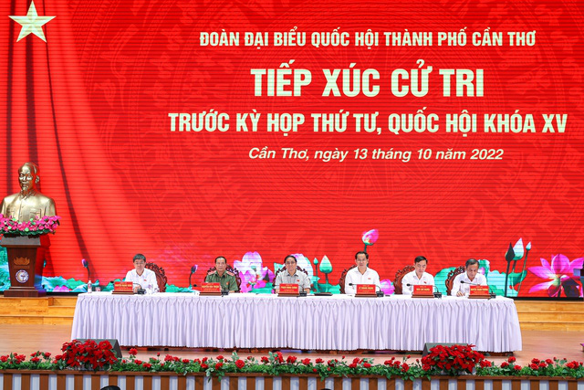 Thủ tướng Phạm Minh Chính tiếp xúc cử tri TP Cần Thơ - Ảnh 2.