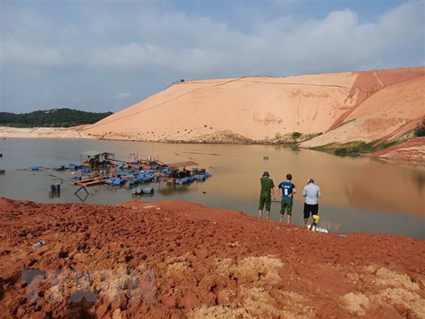 Vụ sạt lở mỏ titan ở Bình Thuận: Đã tìm thấy thi thể 3 nạn nhân - Ảnh 1.