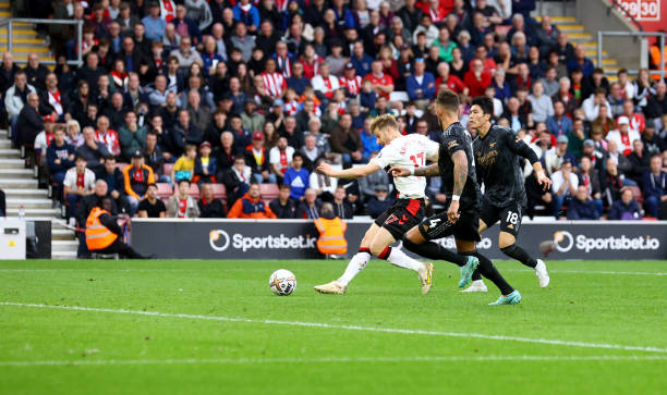 Southampton 1-1 Arsenal: Pháo thủ hụt bước tại St Mary   - Ảnh 2.