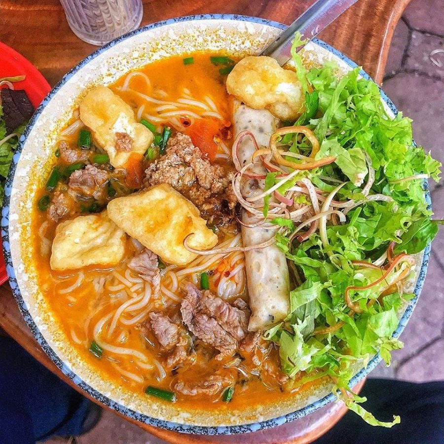 
A specialty of Hanoi: Bun rieu cua or vermicelli soup with rice-field crab. Photo: Thu An
