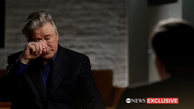 Alec Baldwin kiện ngược đoàn làm phim Rust vì vụ nổ súng gây tử vong trên phim trường - Ảnh 1.