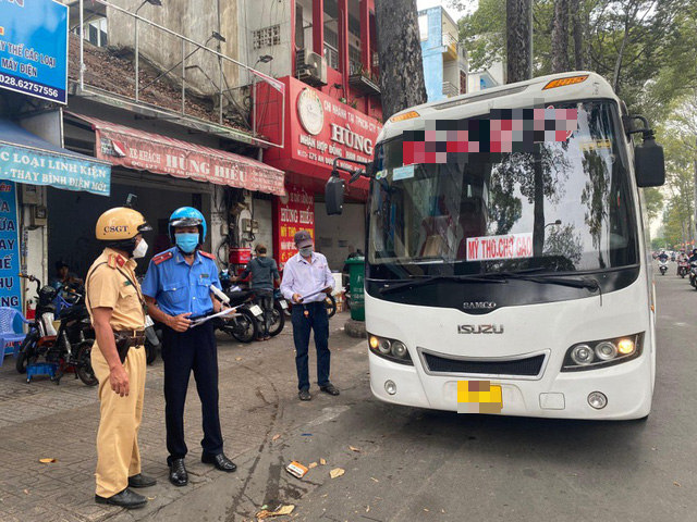 TP Hồ Chí Minh tăng cường kiểm tra xe khách - Ảnh 1.