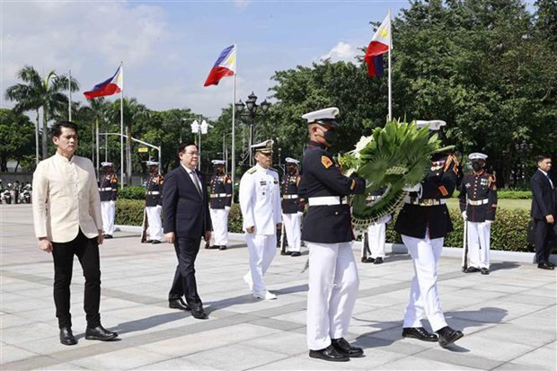 
NA Chairman Vuong Dinh Hue at President Ho Chi Minh Monument (Photo: VNA)
