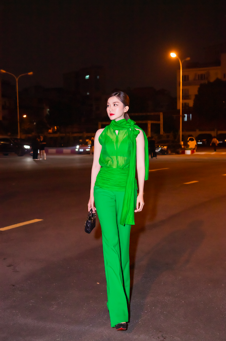 Huyền My, Lương Thanh chiếm spotlight trên thảm đỏ Fashion Week ngày thứ hai - Ảnh 2.