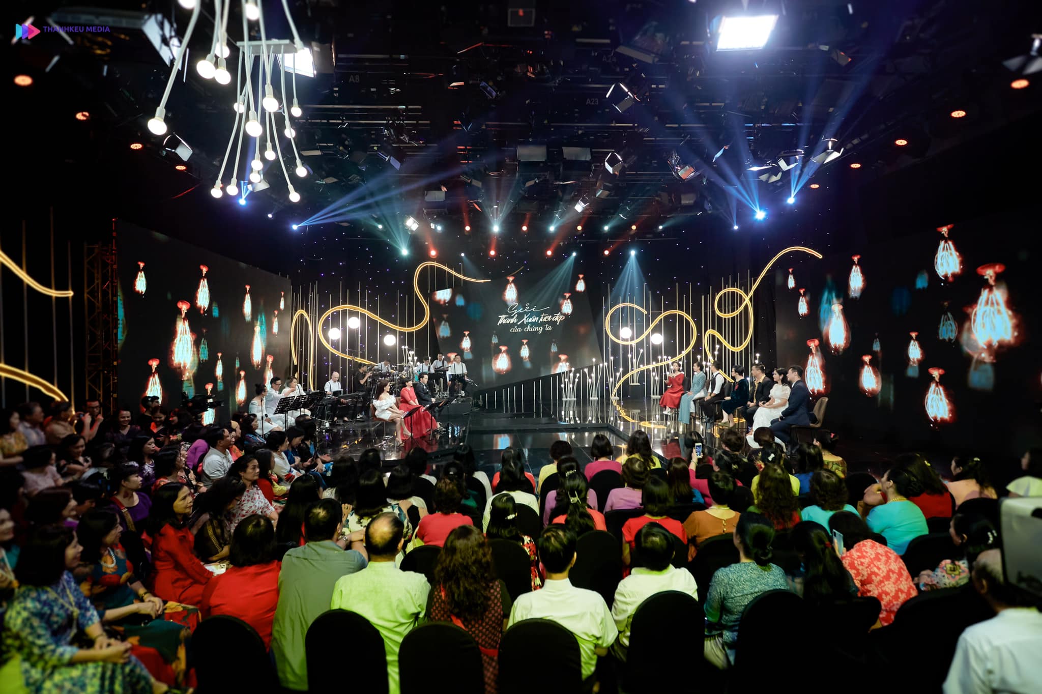 Thanh xu&acirc;n tươi đẹp: H&agrave;nh tr&igrave;nh rực rỡ, cảm x&uacute;c, ấm &aacute;p v&agrave; tr&acirc;n trọng - Ảnh 14.