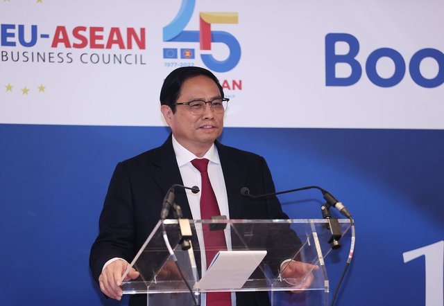 Thủ tướng Phạm Minh Chính bắt đầu các hoạt động tại Hội nghị Cấp cao ASEAN - EU - Ảnh 1.