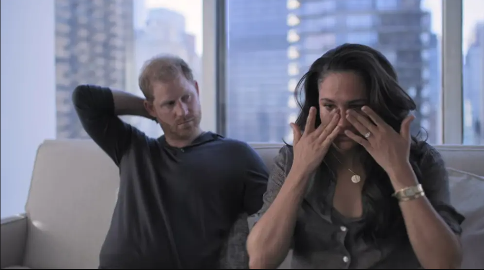Vợ chồng Harry - Meghan yêu cầu mở cuộc họp Hoàng gia Anh, mong nhận được lời xin lỗi