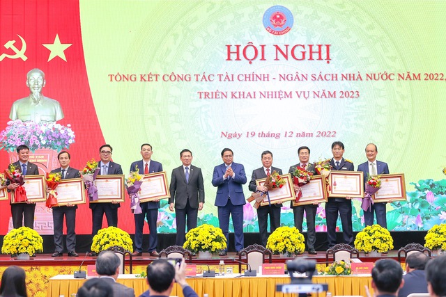 Bảo đảm tuyệt đối an toàn, an ninh tài chính quốc gia, thúc đẩy sản xuất, kinh doanh để tăng thu bền vững - Ảnh 4.