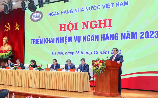 Thủ tướng: Bảo đảm an ninh tiền tệ, an toàn hệ thống và thanh khoản ngân hàng thông suốt trong mọi tình huống - Ảnh 7.